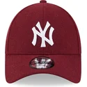cappelli-curva-rosso-cinghia-regolabile-9forty-essential-melton-wool-dei-new-york-yankees-mlb-di-new-era