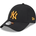 cappellino-curvo-nero-regolabile-con-logo-arancione-9forty-league-essential-dei-new-york-yankees-mlb-di-new-era