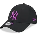 cappellino-nero-regolabile-con-logo-viola-9forty-league-essential-dei-new-york-yankees-mlb-di-new-era