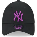 cappellino-nero-regolabile-con-logo-viola-9forty-league-essential-dei-new-york-yankees-mlb-di-new-era
