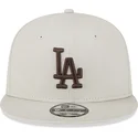 cappellino-beige-snapback-con-visiera-piatta-e-logo-marrone-9fifty-league-essential-dei-los-angeles-dodgers-mlb-di-new-era