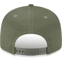 cappello-snapback-verde-con-visiera-piatta-e-logo-beige-9fifty-league-essential-dei-new-york-yankees-mlb-di-new-era