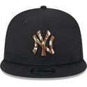cappellino-nero-snapback-con-visiera-piatta-e-logo-marrone-9fifty-seasonal-infill-dei-new-york-yankees-mlb-di-new-era