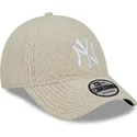 cappelli-curva-beige-cinghia-regolabile-9forty-teddy-dei-new-york-yankees-mlb-di-new-era