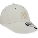 casquette-courbee-beige-ajustable-avec-logo-beige-9forty-washed-canvas-new-york-yankees-mlb-new-era