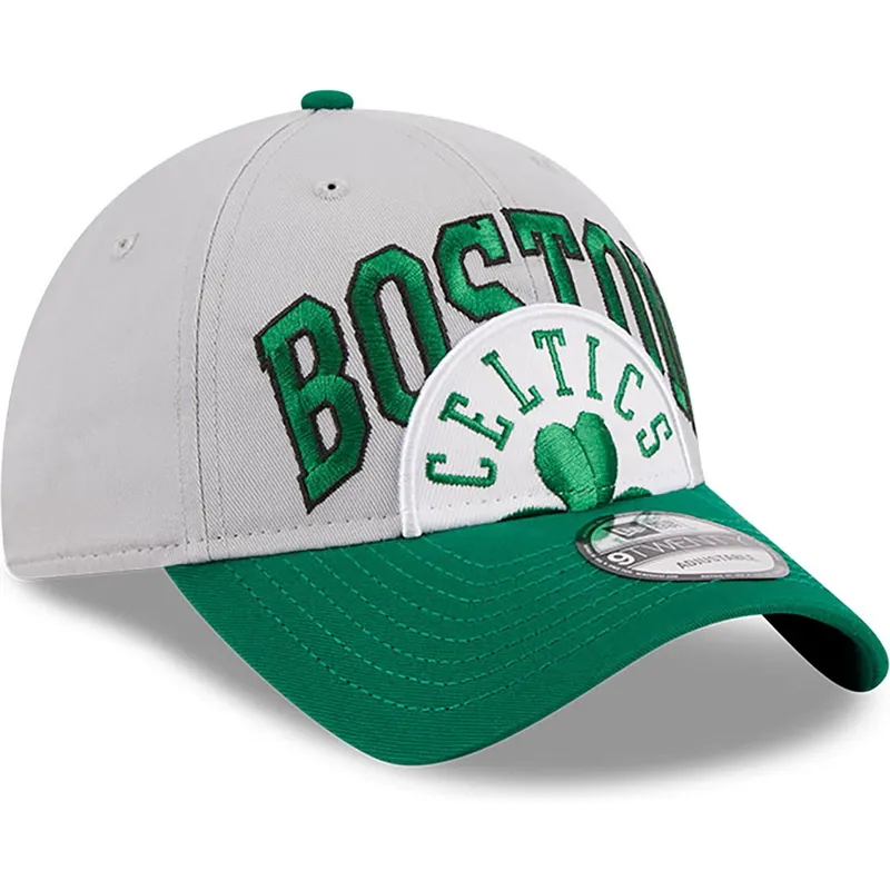 cappellino-curvo-grigio-e-verde-regolabile-9twenty-tip-off-2023-di-boston-celtics-nba-di-new-era