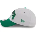 gorra-curva-gris-y-verde-ajustable-9twenty-tip-off-2023-de-boston-celtics-nba-de-new-era