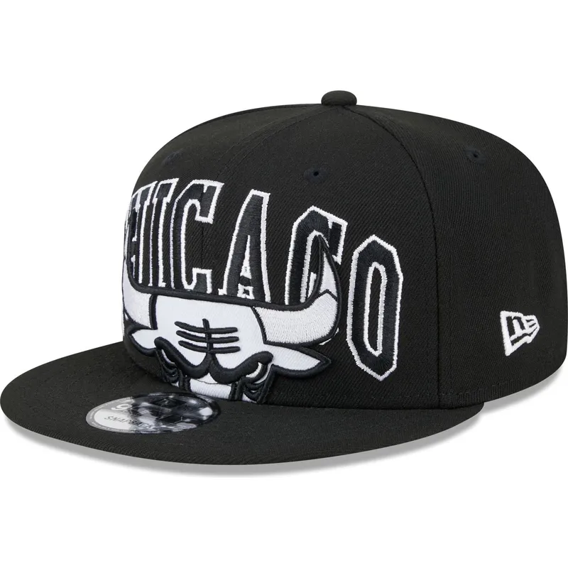 schwarze-flache-snapback-kappe-9fifty-tip-off-2023-der-chicago-bulls-nba-von-new-era
