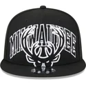 cappello-piatto-nero-snapback-9fifty-tip-off-2023-di-milwaukee-bucks-nba-di-new-era