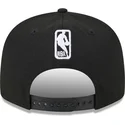 cappello-piatto-nero-snapback-9fifty-tip-off-2023-di-milwaukee-bucks-nba-di-new-era