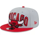 casquette-plate-grise-et-rouge-snapback-9fifty-tip-off-2023-chicago-bulls-nba-new-era