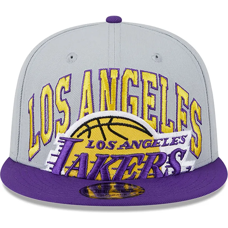 szara-i-fioletowa-czapka-z-daszkiem-snapback-9fifty-tip-off-2023-los-angeles-lakers-nba-od-new-era