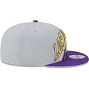 gorra-plana-gris-y-violeta-snapback-9fifty-tip-off-2023-de-los-angeles-lakers-nba-de-new-era