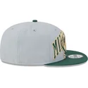 cappellino-piatto-grigio-e-verde-snapback-9fifty-tip-off-2023-dei-milwaukee-bucks-nba-di-new-era