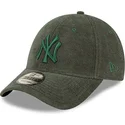 verstellbare-grune-kappe-mit-gebogenem-schirm-und-grunem-logo-9forty-towelling-der-new-york-yankees-mlb-von-new-era