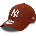 cappellino-curvo-marrone-regolabile-9forty-league-essential-dei-new-york-yankees-mlb-di-new-era