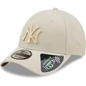 cappellino-curvo-beige-snapback-con-logo-beige-9forty-tonal-repreve-dei-new-york-yankees-mlb-di-new-era