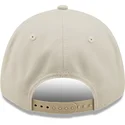 cappellino-curvo-beige-snapback-con-logo-beige-9forty-tonal-repreve-dei-new-york-yankees-mlb-di-new-era