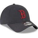 gra-justerbar-kasket-med-buet-skygge-og-rodt-logo-9twenty-core-classic-af-boston-red-sox-mlb-fra-new-era