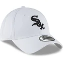 biala-regulowana-czapka-z-zakrzywionym-daszkiem-z-czarnym-logo-9twenty-core-classic-chicago-white-sox-mlb-new-era