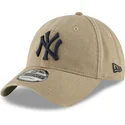 cappellino-regolabile-a-visiera-curva-marrone-chiaro-con-logo-blu-navy-9twenty-core-classic-dei-new-york-yankees-mlb-di-new-era