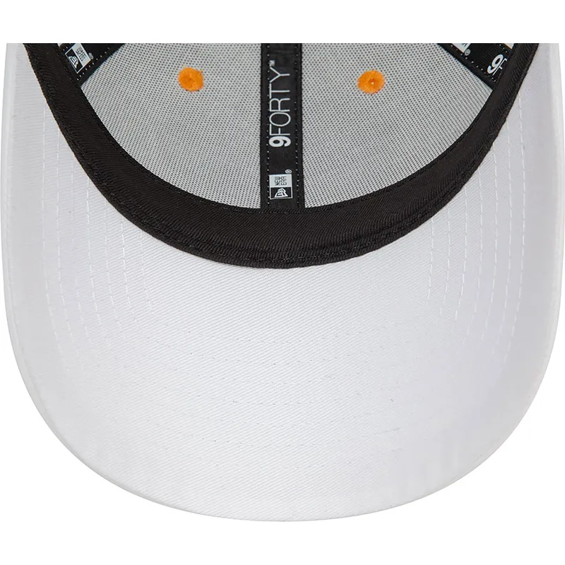 cappelli-curva-bianco-cinghia-regolabile-9forty-contrast-piping-dei-mclaren-racing-formula-1-di-new-era cappelli-curva-bianco-cinghia-regolabile-9forty-contrast-piping-dei-mclaren-racing-formula-1-di-new-era