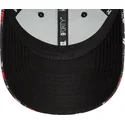 cappellino-curvo-nero-e-rosso-regolabile-9forty-con-stampa-floreale-integrale-del-manchester-united-football-club-premier-league