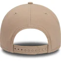 cappellino-beige-snapback-9forty-seasonal-di-red-bull-racing-formula-1-di-new-era
