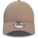 cappellino-curvo-marrone-chiaro-regolabile-9forty-essential-di-new-era