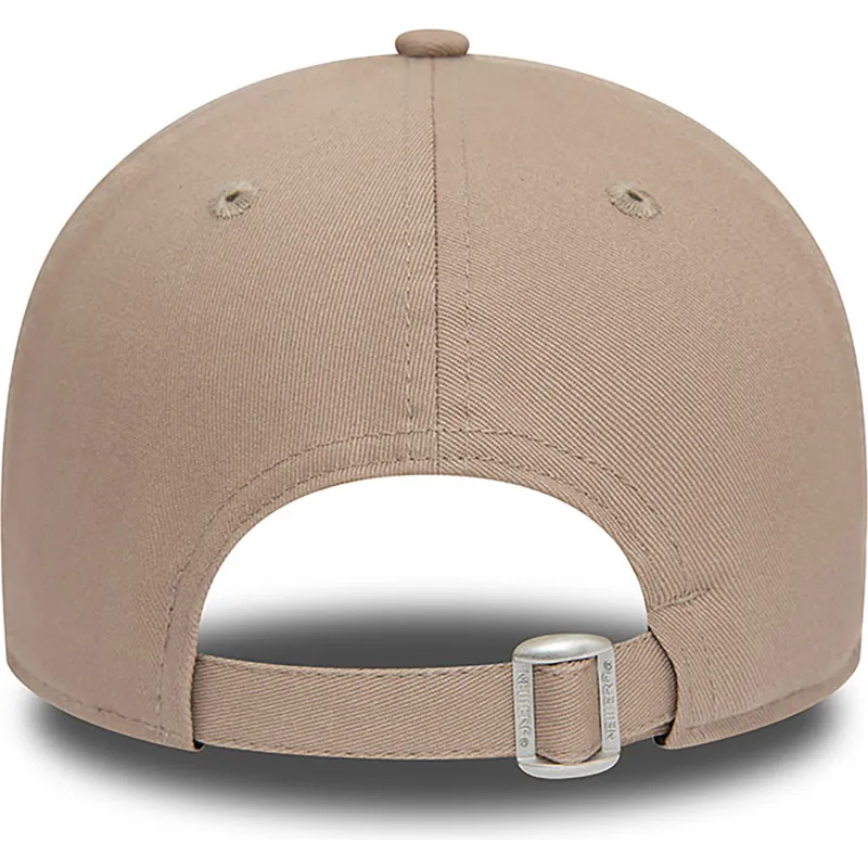 cappelli-curva-marrone-cinghia-regolabile-9forty-di-new-era cappelli-curva-marrone-cinghia-regolabile-9forty-di-new-era