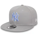 cappello-piatto-grigio-snapback-con-logo-blu-9fifty-outline-dei-new-york-yankees-mlb-di-new-era