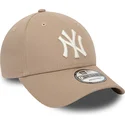 cappellino-curvo-marrone-chiaro-regolabile-9forty-league-essential-dei-new-york-yankees-mlb-di-new-era