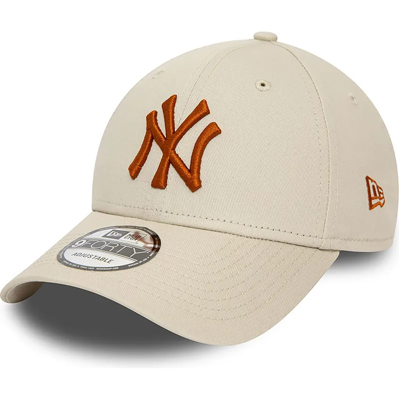 cappellino-beige-regolabile-con-visiera-curva-e-logo-marrone-9forty-league-essential-dei-new-york-yankees-mlb-di-new-era