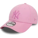 cappelli-curva-rosa-cinghia-regolabile-9forty-league-essential-dei-new-york-yankees-mlb-di-new-era