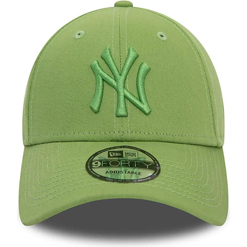 gorra-curva-verde-ajustable-con-logo-verde-9forty-league-essential-de-new-york-yankees-mlb-de-new-era