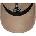 cappellino-marrone-con-visiera-curva-regolabile-con-logo-nero-9twenty-league-essential-dei-new-york-yankees-mlb-di-new-era