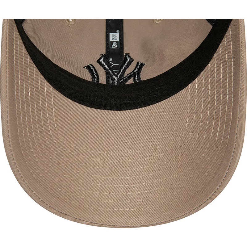 cappelli-curva-marrone-cinghia-regolabile-negro-9twenty-league-essential-dei-new-york-yankees-mlb-di-new-era cappelli-curva-marrone-cinghia-regolabile-negro-9twenty-league-essential-dei-new-york-yankees-mlb-di-new-era