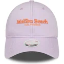 violette-verstellbare-curved-cap-fur-damen-9twenty-wordmark-von-malibu-beach-california-von-new-era