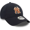 cappellino-curvo-blu-navy-regolabile-con-logo-marrone-9twenty-boucle-dei-new-york-yankees-mlb-di-new-era