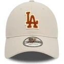 beigefarbene-verstellbare-kappe-mit-gebogenem-schirm-und-braunem-logo-9twenty-boucle-der-los-angeles-dodgers-mlb-von-new-era