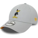 cappellino-curvo-grigio-regolabile-9forty-character-di-daffy-duck-looney-tunes-di-new-era