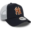 marineblau-weisse-trucker-cap-mit-braunem-logo-a-frame-boucle-der-new-york-yankees-mlb-von-new-era