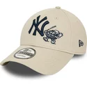 casquette-courbee-beige-ajustable-9forty-food-character-new-york-yankees-mlb-new-era