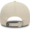 cappellino-beige-curvo-regolabile-9forty-food-character-dei-new-york-yankees-mlb-di-new-era