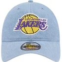 cappelli-curva-blu-cinghia-regolabile-9twenty-washed-denim-dei-los-angeles-lakers-nba-di-new-era