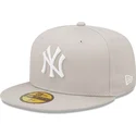 plaska-czapka-bezowa-dopasowana-59fifty-league-essential-new-york-yankees-mlb-new-era