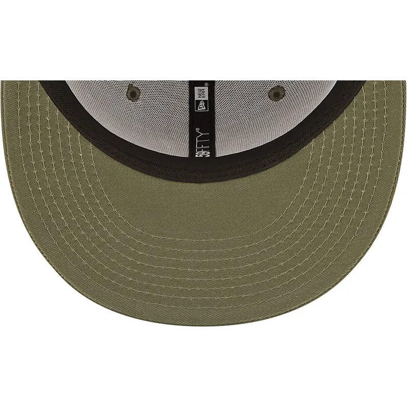 cappello-piatto-verde-chiuso-59fifty-league-essential-dei-new-york-yankees-mlb-di-new-era