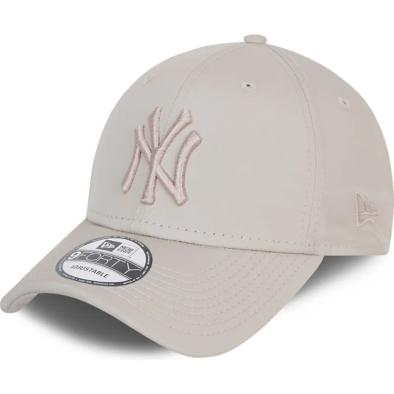 buet-beige-justerbar-kasket-med-beige-logo-9forty-league-essential-poly-fra-new-york-yankees-mlb-fra-new-era