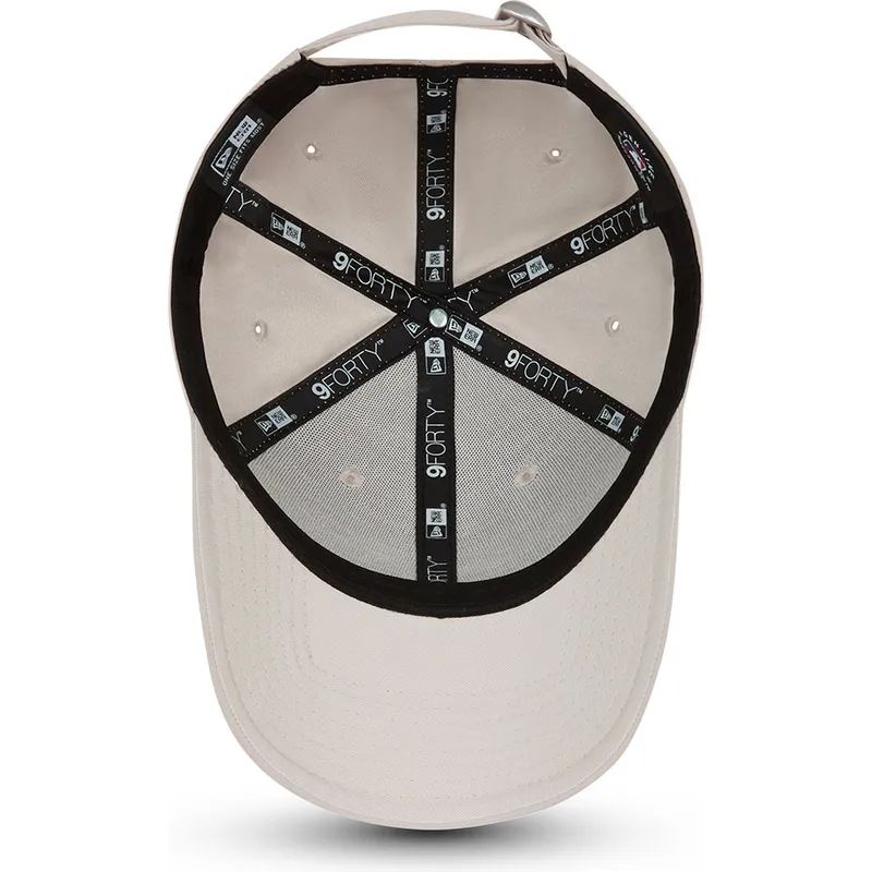 new-era-new-york-yankees-mlb-9forty-league-essential-poly-beige-justerbar-bojd-keps-med-beige-logga