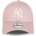 verstellbare-rosa-kappe-mit-gebogenem-schirm-und-rosa-logo-9forty-league-essential-der-new-york-yankees-mlb-von-new-era
